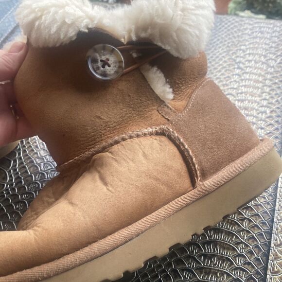 Kids UGGS Chestnut short boot - Picture 4 of 9